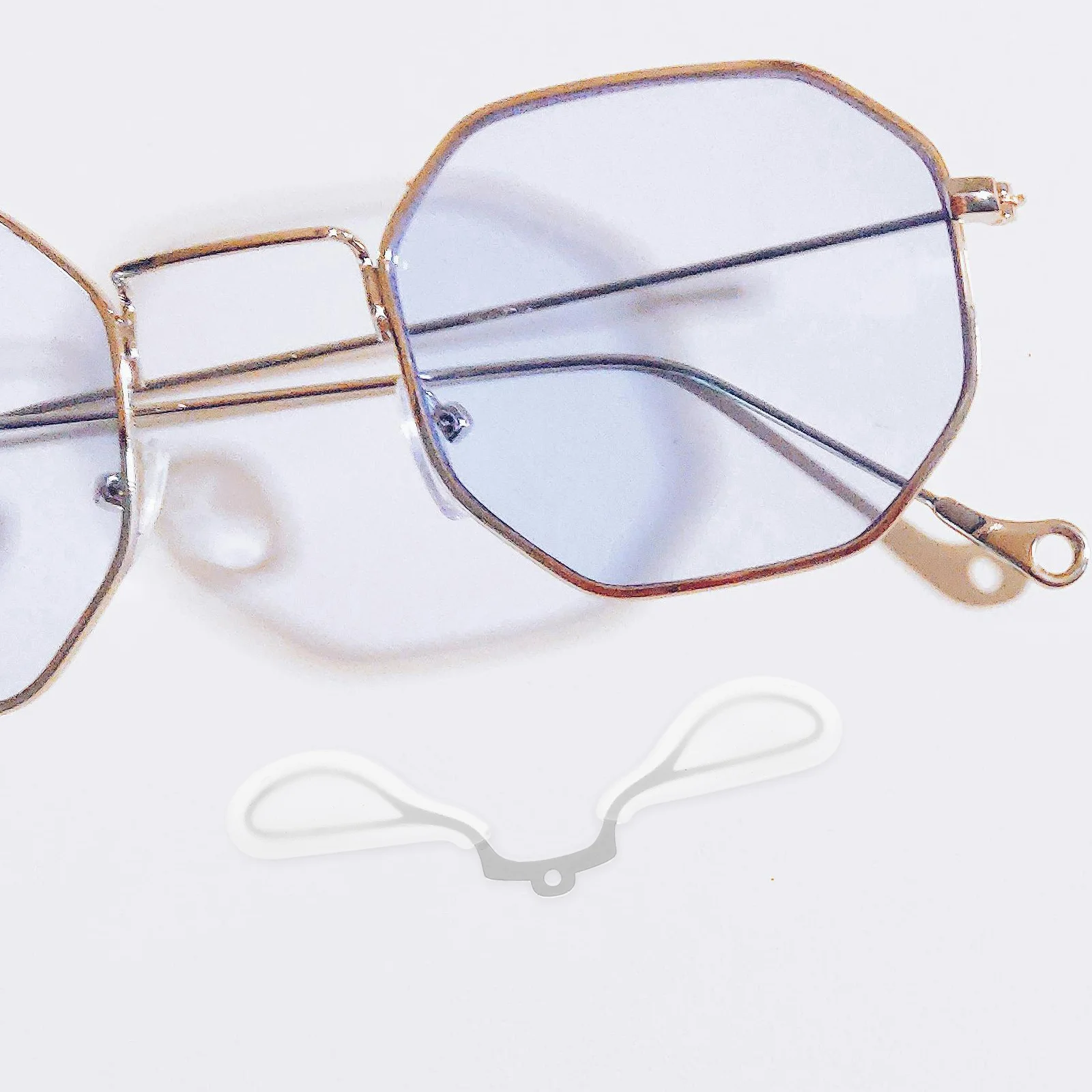 4Pcs Childrens Eyeglass Nose Pads Figureeight Structure Easy Embedded Installation Nose Grip for Glasses Glasses Pads
4Pcs Childrens Eyeglass Nose Pads Figureeight Structure Easy Embedded Installation Nose Grip for Glasses Glasses Pads