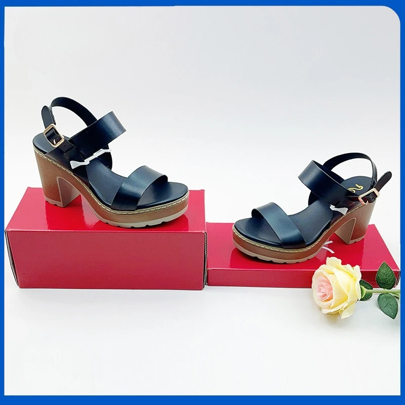 Модные босоножки на высоком каблуке, европейские и американские однотонные сандалии, женские летние туфли большого размера на толстом каблуке
Модные босоножки на высоком каблуке, европейские и американские однотонные сандалии, женские летние туфли большого размера на толстом каблуке