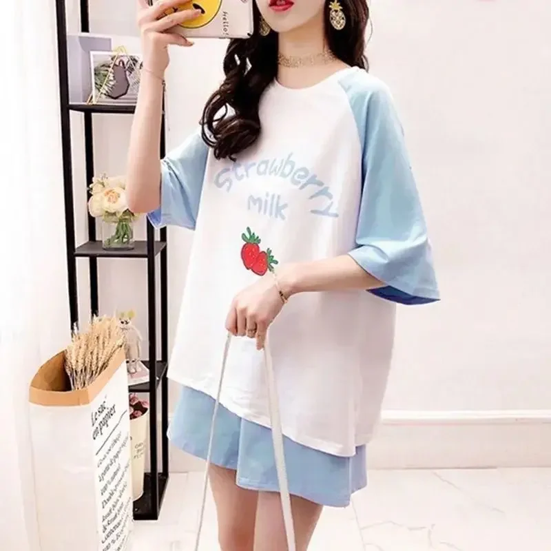 Women's Casual Fashion Suit 2025 Summer New Loose Korean Style Tracksuit Plus Size Short-Sleeved Tops And Shorts 2 Two Piece Set
Women's Casual Fashion Suit 2025 Summer New Loose Korean Style Tracksuit Plus Size Short-Sleeved Tops And Shorts 2 Two Piece Set