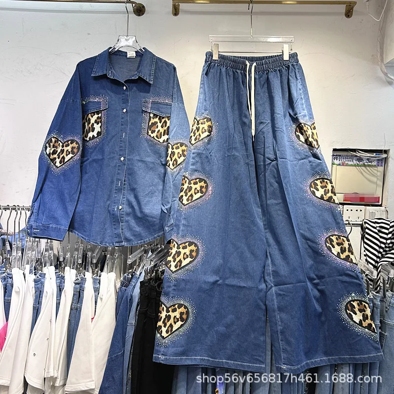 Trendy Female Two-piece Sets New Spring Autumn Diamonds Love Leopard Loose Denim Shirt Top + Elastic Waist Casual Straight Jeans
Trendy Female Two-piece Sets New Spring Autumn Diamonds Love Leopard Loose Denim Shirt Top + Elastic Waist Casual Straight Jeans