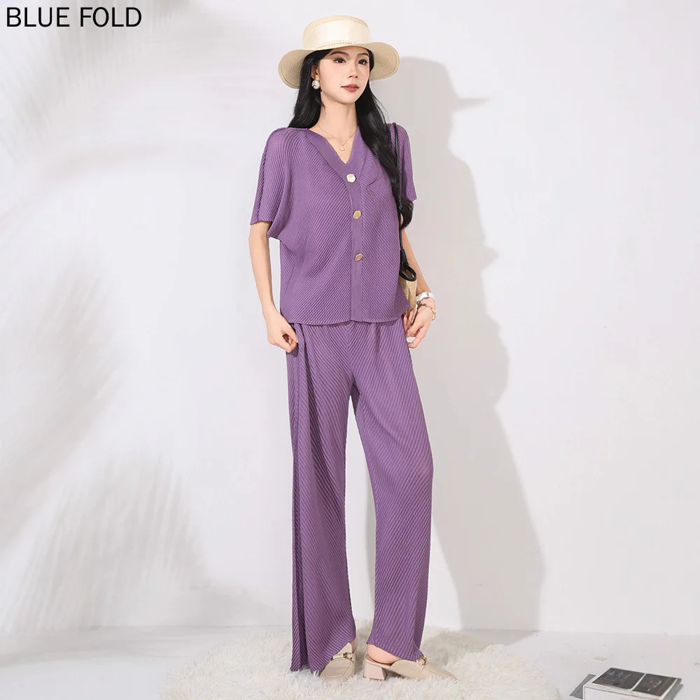 MIYAKE Women's Loose-fitting Pleated Casual Top Summer Fish Scale Pleated Short-sleeved T-shirt Straight-leg Pants Two-piece Set
MIYAKE Women's Loose-fitting Pleated Casual Top Summer Fish Scale Pleated Short-sleeved T-shirt Straight-leg Pants Two-piece Set