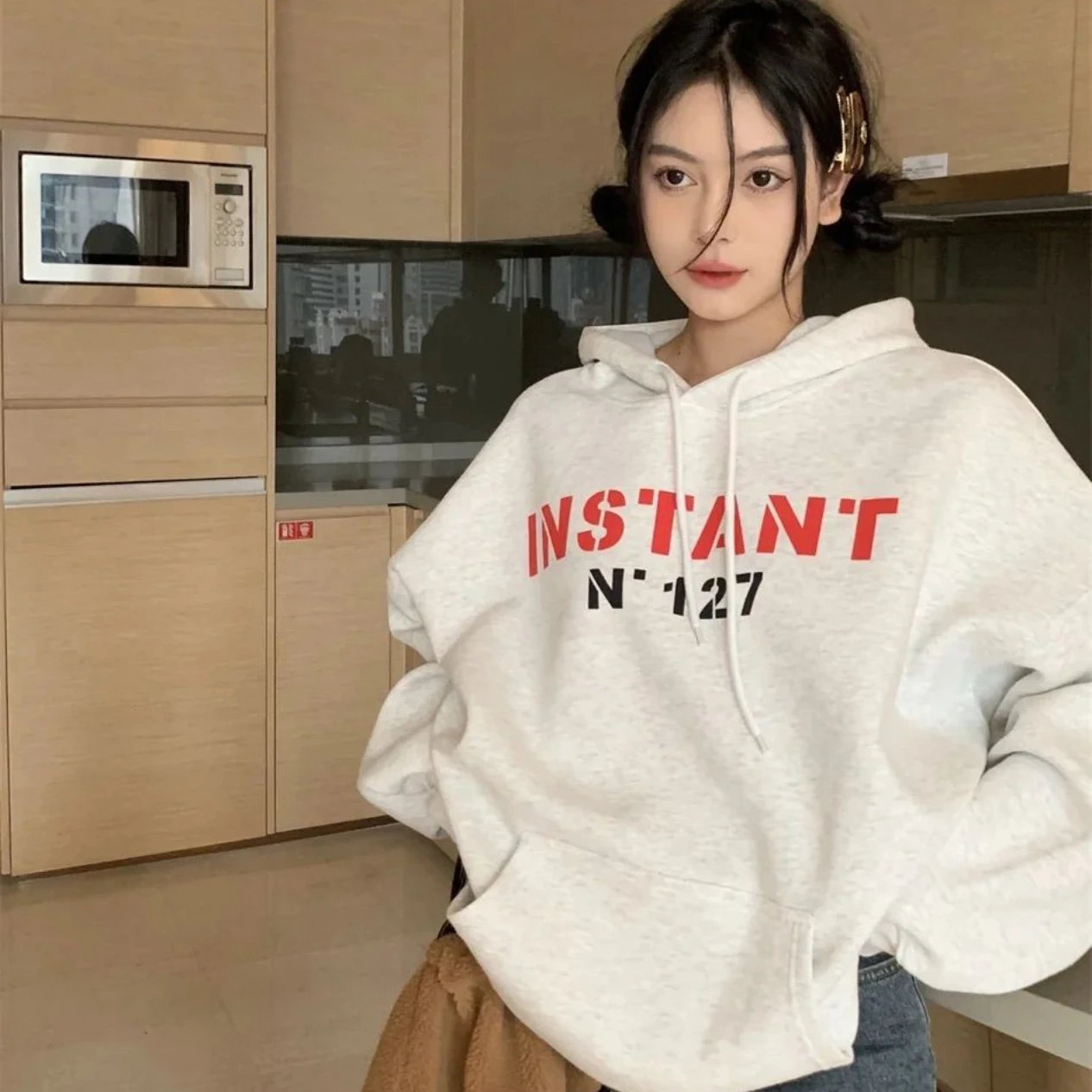 Korean Style Winter Personalized White and Gray Hooded Sweatshirt Women Autumn and Winter 2024 New Student Y2K Thickened Jacket
Korean Style Winter Personalized White and Gray Hooded Sweatshirt Women Autumn and Winter 2024 New Student Y2K Thickened Jacket
