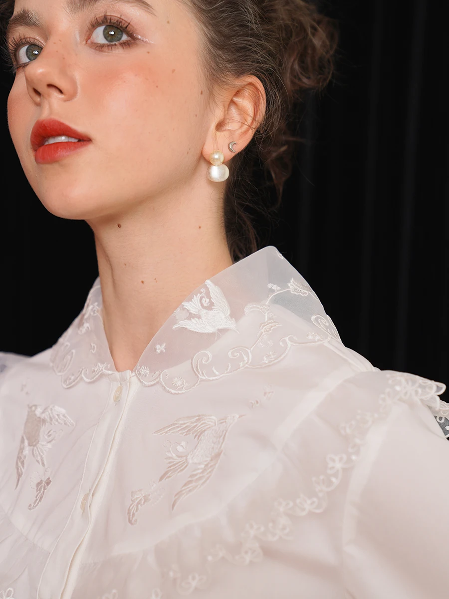 Women's Spring/Summer Original Design Double Layer Lace Embroidered Collar Shirt Feminine Elegant Top for Warm Weather
Women's Spring/Summer Original Design Double Layer Lace Embroidered Collar Shirt Feminine Elegant Top for Warm Weather