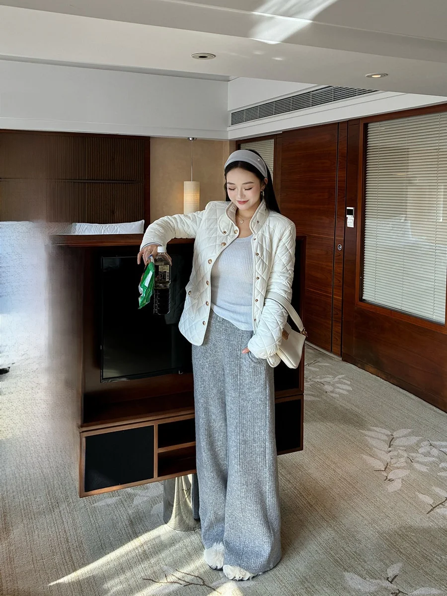 Женская хлопковая куртка свободного кроя с ромбовидным узором, отложным воротником, в стиле ретро, цвета Cherry Bean Milk, маленькая европейская сумка-пальто
Женская хлопковая куртка свободного кроя с ромбовидным узором, отложным воротником, в стиле ретро, цвета Cherry Bean Milk, маленькая европейская сумка-пальто