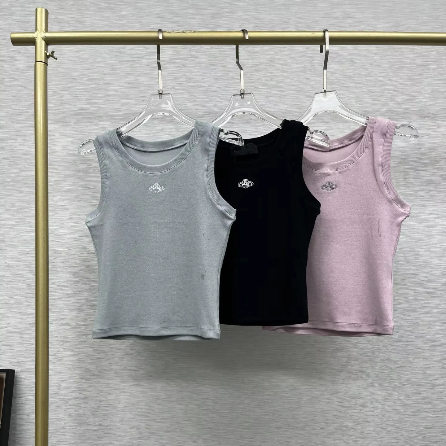 2025 summer classic brand printed vest women's short vest slim fit thin Spice Girl sports top with base sexy suspender vest
2025 summer classic brand printed vest women's short vest slim fit thin Spice Girl sports top with base sexy suspender vest