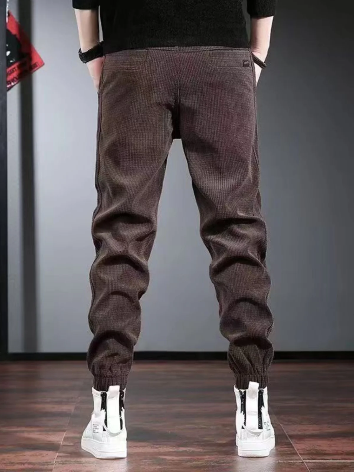 Мужские джинсовые брюки на флисовой подкладке с манжетами, осенне-зимние, модные, повседневные, рабочие, молодежные, трендовые, с эластичным поясом, из вельветовой ткани
Мужские джинсовые брюки на флисовой подкладке с манжетами, осенне-зимние, модные, повседневные, рабочие, молодежные, трендовые, с эластичным поясом, из вельветовой ткани