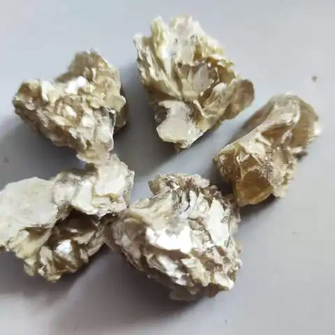 Natural Gold Mica Phlogopite Quartz Crystal Muscovite Flake Mica Cluster Home Decoration Stone Specimen Reiki Collectible Gem