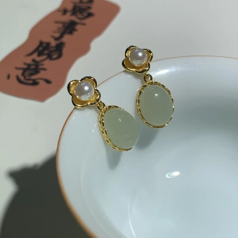 925 Silver Inlaid Hetian Jade Small Flower Earrings Mom 
925 Silver Inlaid Hetian Jade Small Flower Earrings Mom