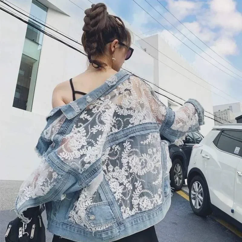 Vintage Embroidery Denim Jacket Women Harajuku Sweet Lace Patchwork Jean Coat Female Spring Autumn Loose Outerwear Casual Tops
Vintage Embroidery Denim Jacket Women Harajuku Sweet Lace Patchwork Jean Coat Female Spring Autumn Loose Outerwear Casual Tops