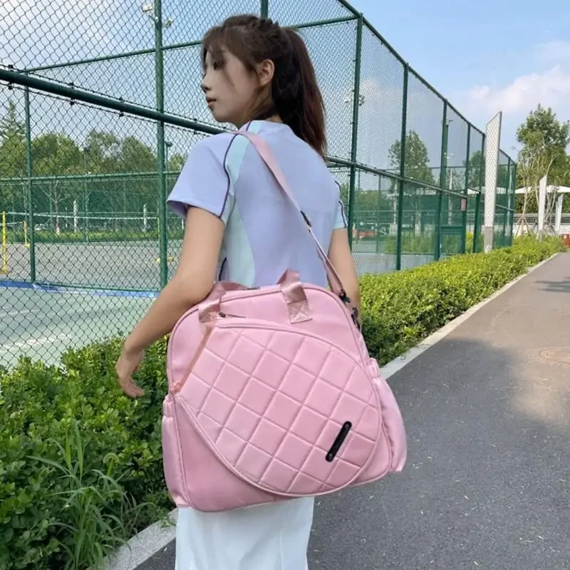 Tennis Racket Carrying Bag with Adjustable Shoulder Strap Light Weight Badminton Gear Bag for Tennis Player Beginner 24BD
Tennis Racket Carrying Bag with Adjustable Shoulder Strap Light Weight Badminton Gear Bag for Tennis Player Beginner 24BD