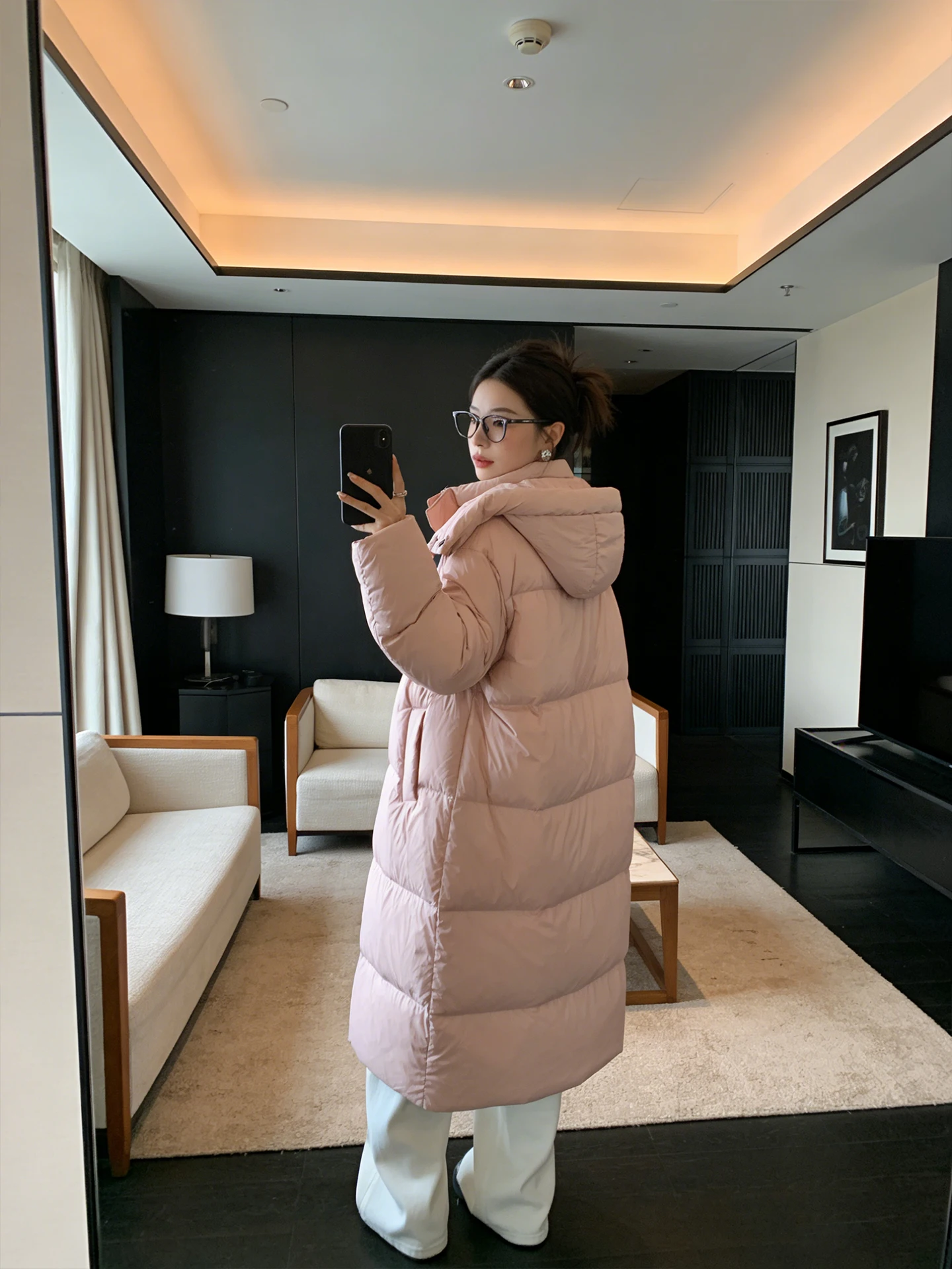 Модное корейское женское длинное пуховое пальто с капюшоном, свободное, теплое, до колен, для повседневной носки, простой дизайн
Модное корейское женское длинное пуховое пальто с капюшоном, свободное, теплое, до колен, для повседневной носки, простой дизайн