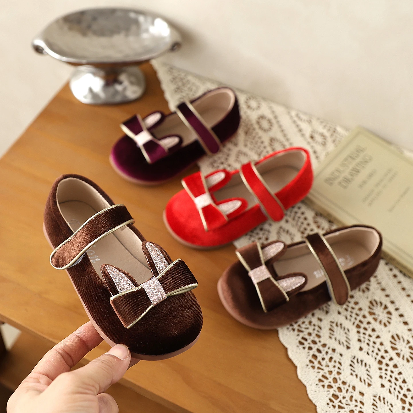 2026 Spring Korean Children Cartoon Leather Shoes Fashion Style Bunny Ear Bow Girls Flats Soft Comfortable Daily Velvet Shoes
2026 Spring Korean Children Cartoon Leather Shoes Fashion Style Bunny Ear Bow Girls Flats Soft Comfortable Daily Velvet Shoes