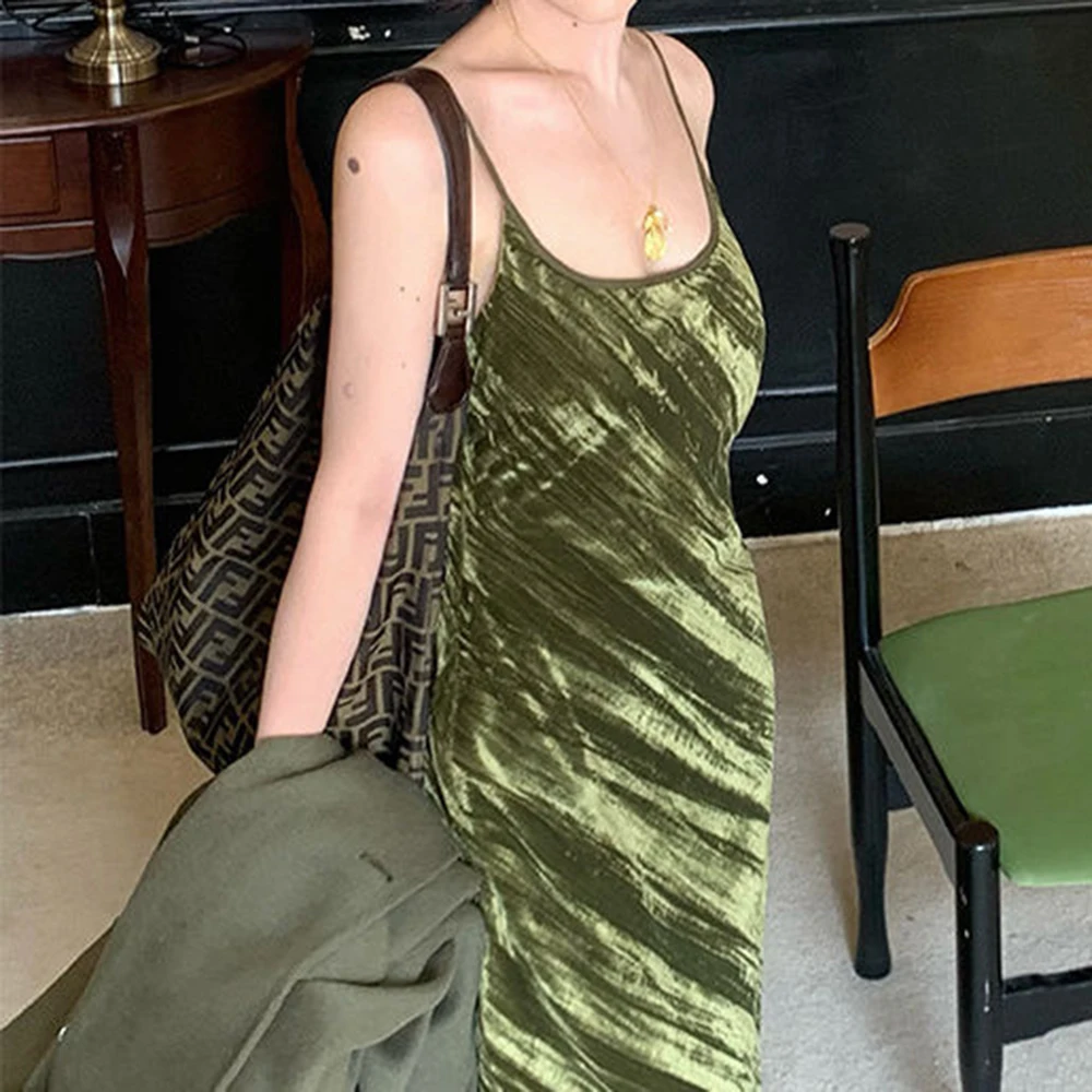 2025 autumn and winter new bottom skirt waist thin velvet suspender dress high-end dress long dress women
2025 autumn and winter new bottom skirt waist thin velvet suspender dress high-end dress long dress women
