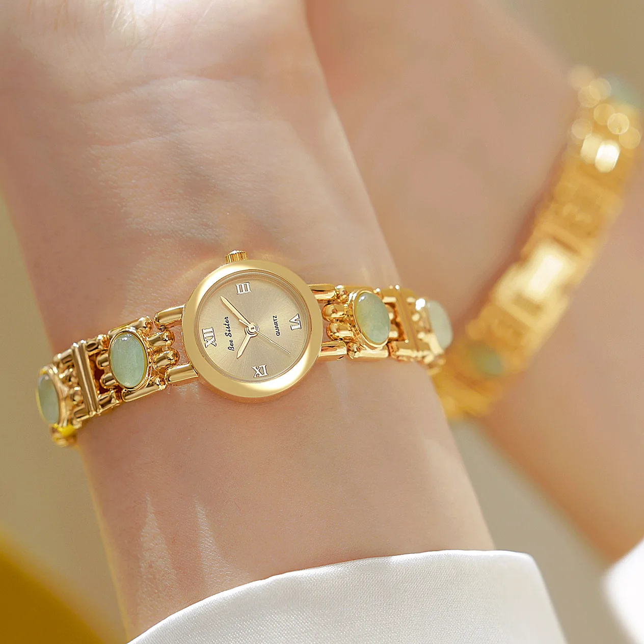 Gold, luxury, new hot-selling, high-end natural Dongling stone chain watch, quartz watch for women
Gold, luxury, new hot-selling, high-end natural Dongling stone chain watch, quartz watch for women