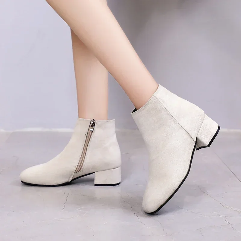 New Women's Winter Boots Suede Dress Women Warm Boots Fashion Mid-Heel Wool Warm Women's Ankle Boots
New Women's Winter Boots Suede Dress Women Warm Boots Fashion Mid-Heel Wool Warm Women's Ankle Boots
