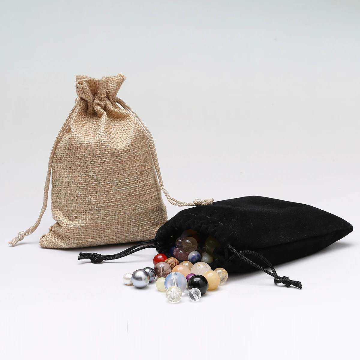 JD Black Velvet Drawstring Jewelry Pouches Jewelry Packaging Dust Pouches for Wedding Gift Wholesale Bulk
JD Black Velvet Drawstring Jewelry Pouches Jewelry Packaging Dust Pouches for Wedding Gift Wholesale Bulk