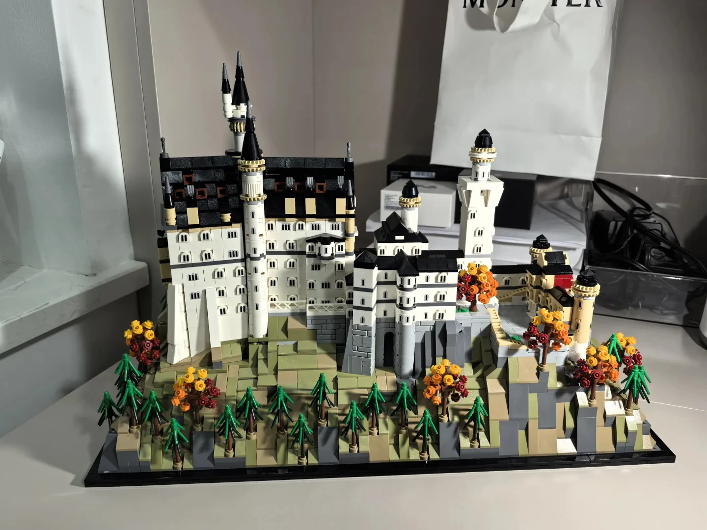 European Castle Forest Landscape Building Block Sets Compatible With Legoed Particles Suitable For Christmas Gifts 21063
European Castle Forest Landscape Building Block Sets Compatible With Legoed Particles Suitable For Christmas Gifts 21063 