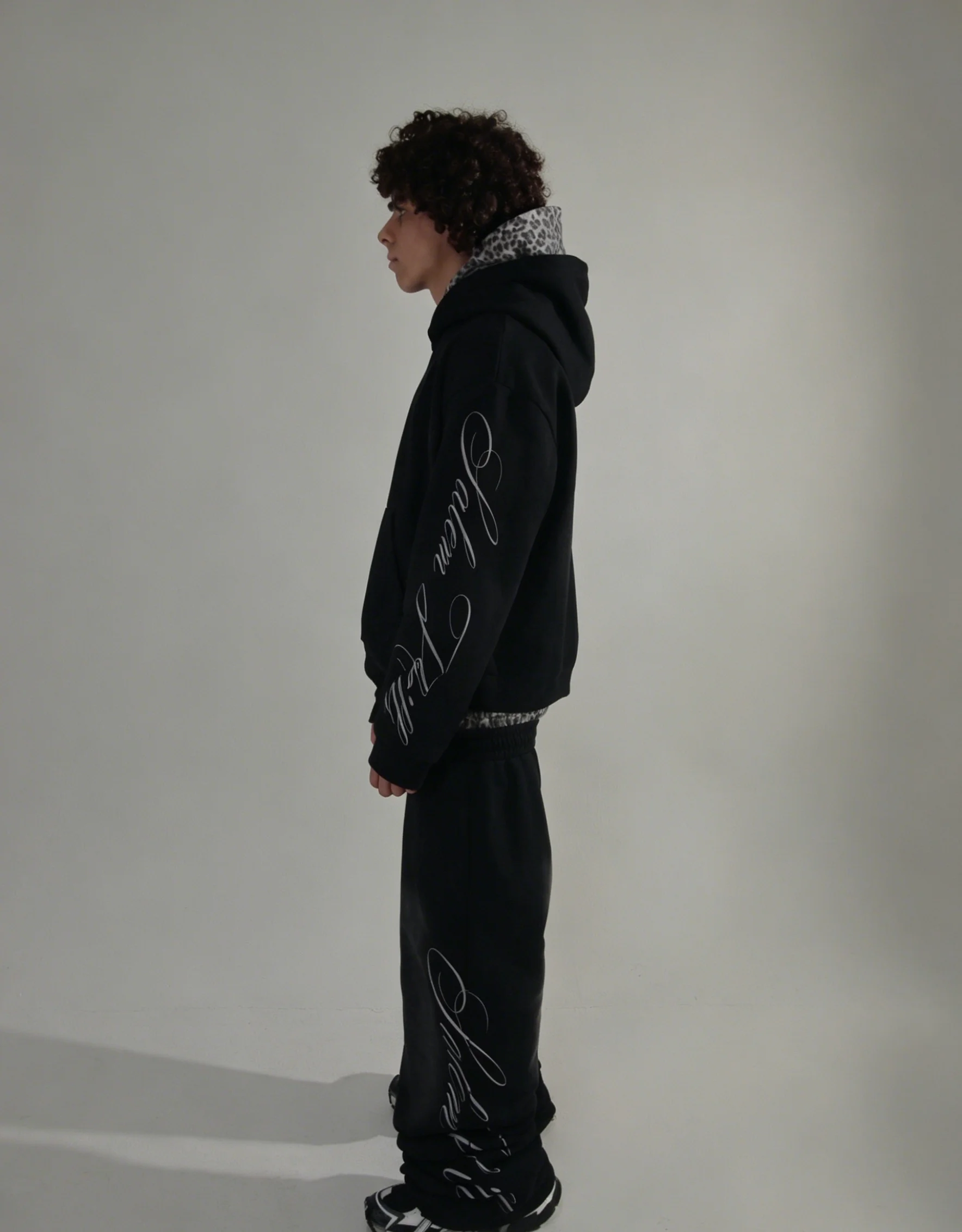 European and American fake two piece long sleeved pullover hoodie sweatshirt set punk print jacket y2k street trend
European and American fake two piece long sleeved pullover hoodie sweatshirt set punk print jacket y2k street trend