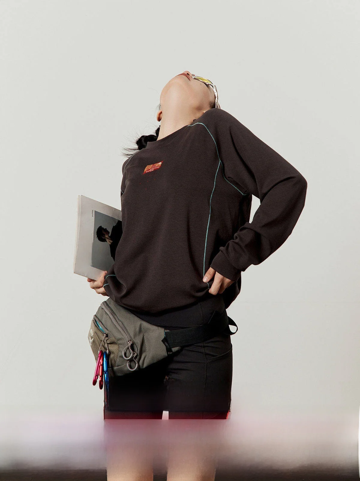 Женская дышащая футболка с длинным рукавом для активного отдыха, серия «Древняя башня, отражающая солнечный свет» от Zhou Li Wu, Осень 2025
Женская дышащая футболка с длинным рукавом для активного отдыха, серия «Древняя башня, отражающая солнечный свет» от Zhou Li Wu, Осень 2025