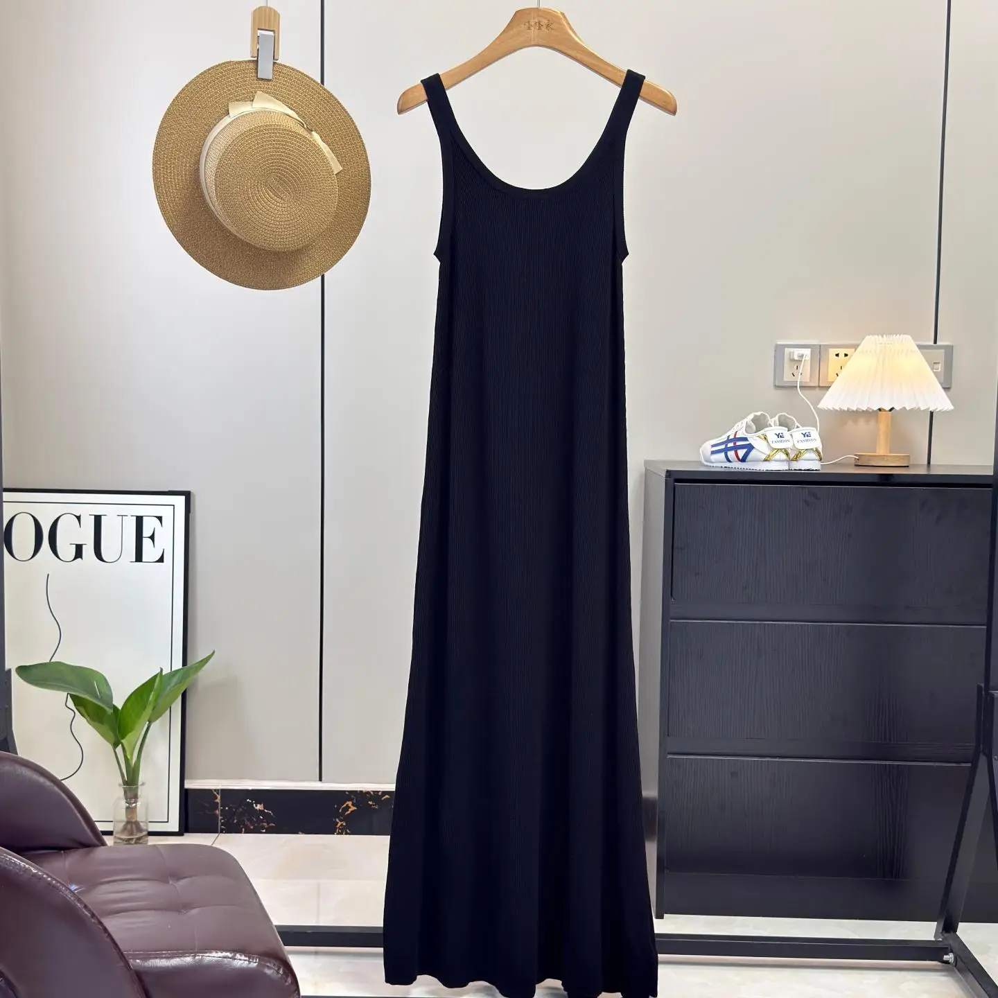 Elegant Ruched Sleeveless Knitted Black Dress Women's City Commute Dress Summer 2026 Ins Style Casual Fashion Dress
Elegant Ruched Sleeveless Knitted Black Dress Women's City Commute Dress Summer 2026 Ins Style Casual Fashion Dress