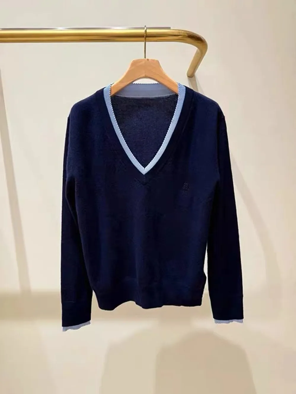 Ele Loose Long Sve V-Ne Knitwear Top Color Blo Casual Sle Autumn Winter Women's Faion High-End Version Top
Ele Loose Long Sve V-Ne Knitwear Top Color Blo Casual Sle Autumn Winter Women's Faion High-End Version Top