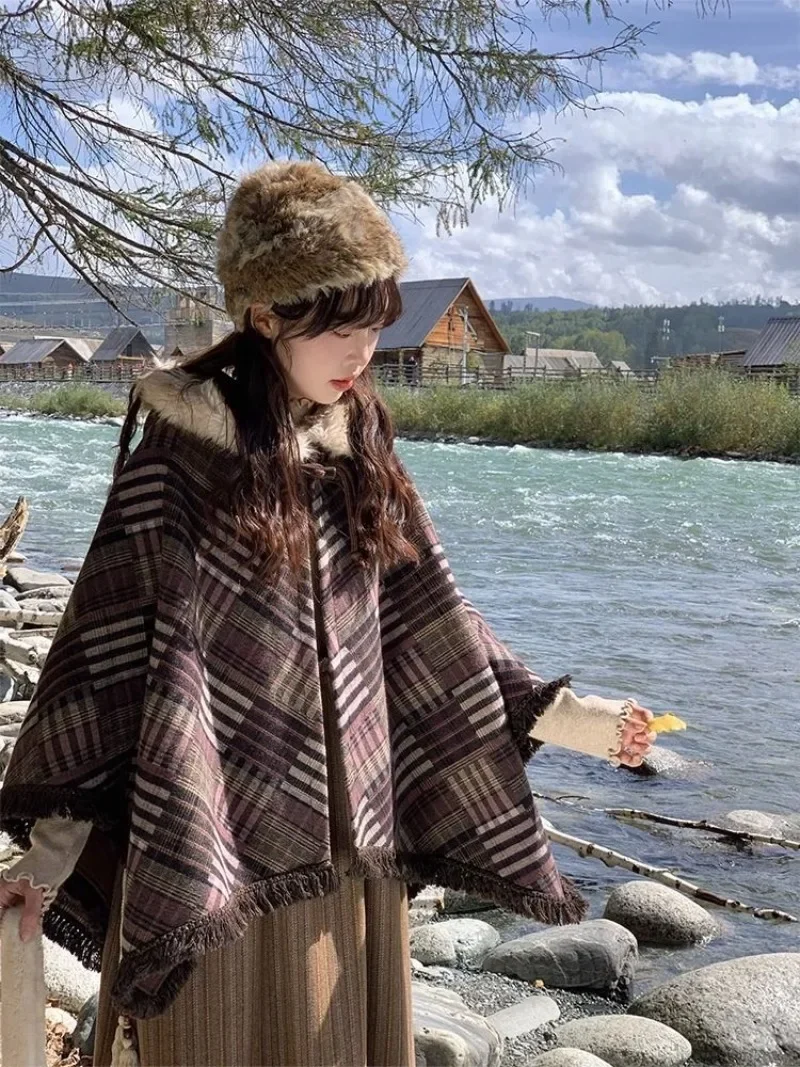 Japanese Soft Girl Brown Plaid Tassel Hooded Cloak Women 2024 Autumn Winter Vintage Faux Fur Collar Shawl Short Poncho Cape Coat
Japanese Soft Girl Brown Plaid Tassel Hooded Cloak Women 2024 Autumn Winter Vintage Faux Fur Collar Shawl Short Poncho Cape Coat