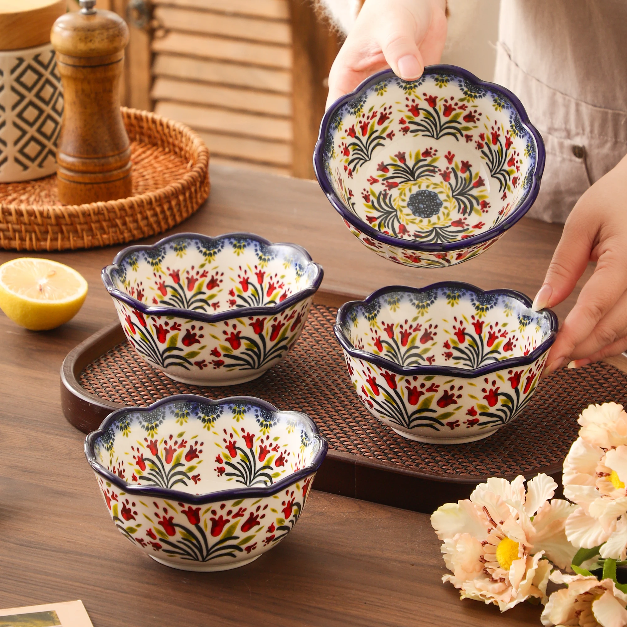 1/2/4/6/8pcs Small Vintage Floral Patterned Ceramic Bowls, Safe for Microwave Use, Perfect for Serving Salads, Soups, And Rice
1/2/4/6/8pcs Small Vintage Floral Patterned Ceramic Bowls, Safe for Microwave Use, Perfect for Serving Salads, Soups, And Rice