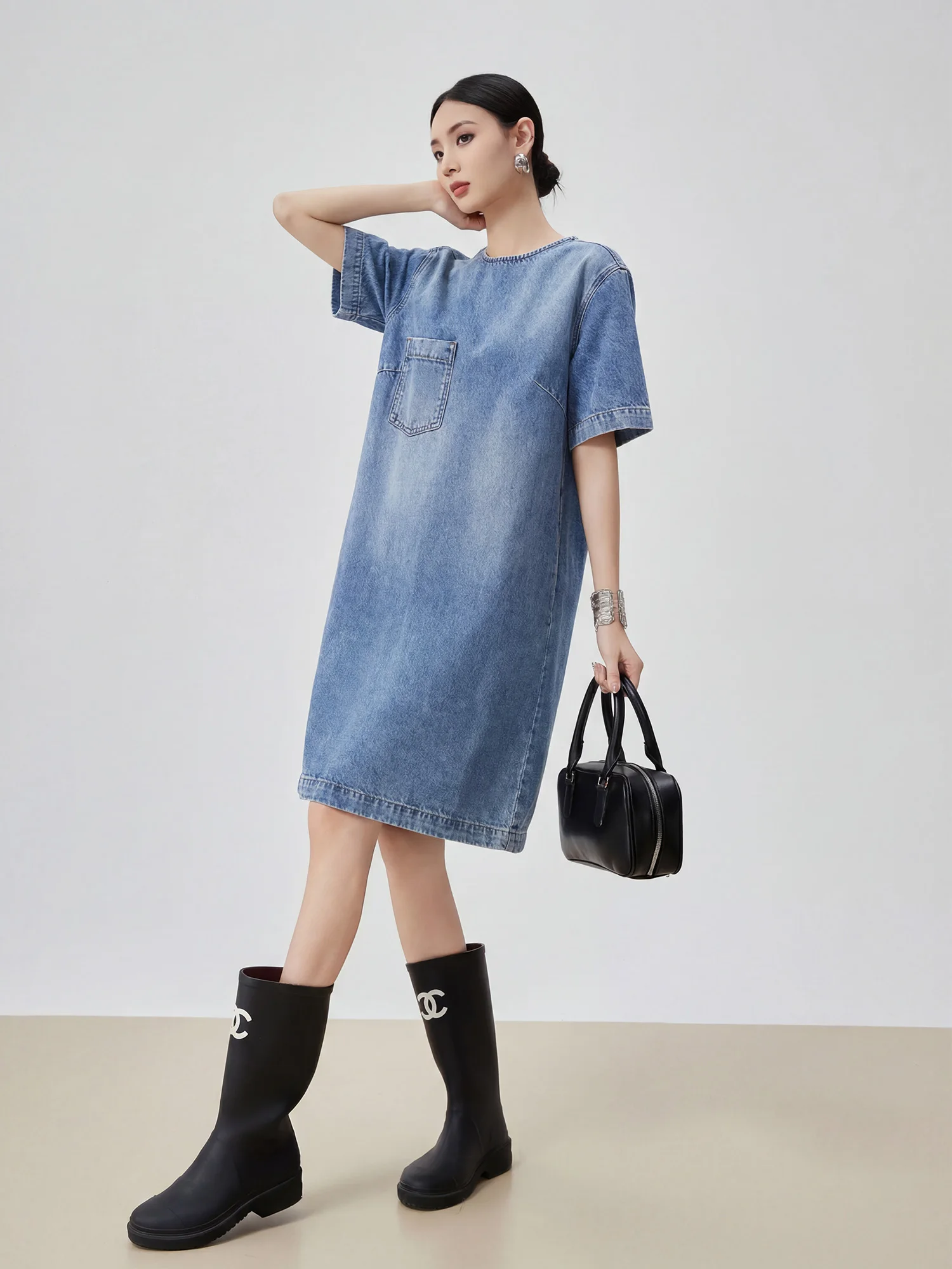 Casual Blue Denim round Neck Short Sleeve Dress Women's Loose Slimming Mid-Length Skirt Summer Fashion Comfortable Polyester ...
Casual Blue Denim round Neck Short Sleeve Dress Women's Loose Slimming Mid-Length Skirt Summer Fashion Comfortable Polyester ...