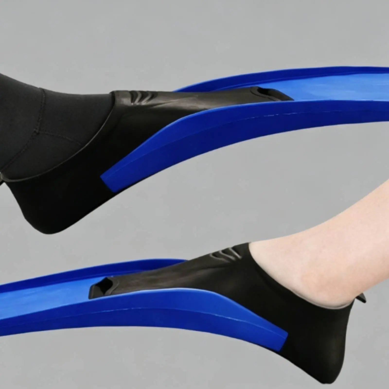 TPE Fins Flexible Unrestricted Diving Fins Water Sports Gear Barefoot Friendly Anti-Slip Sole for Snorkelers
TPE Fins Flexible Unrestricted Diving Fins Water Sports Gear Barefoot Friendly Anti-Slip Sole for Snorkelers