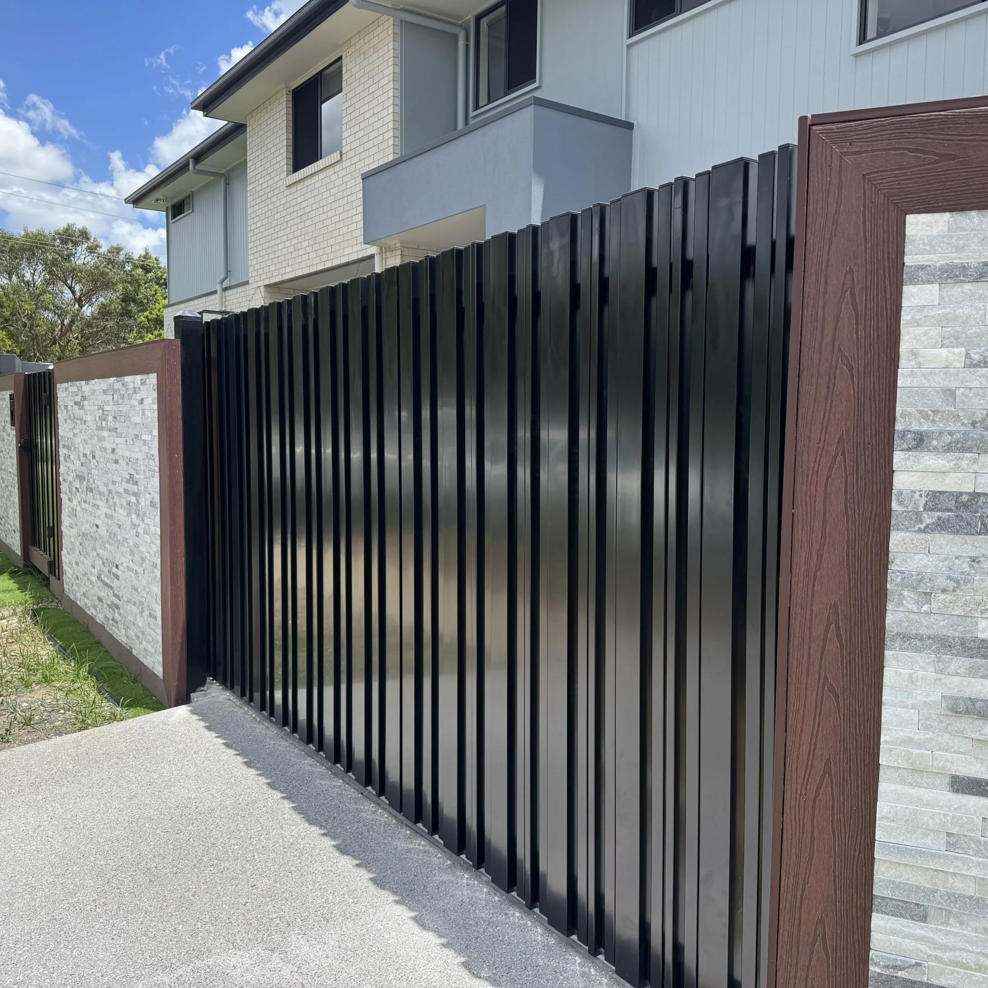 Aluminum Fence 4x6ft for Front Yard Modern Metal Privacy Screen Panel Residential Villa Outdoor Living
Aluminum Fence 4x6ft for Front Yard Modern Metal Privacy Screen Panel Residential Villa Outdoor Living