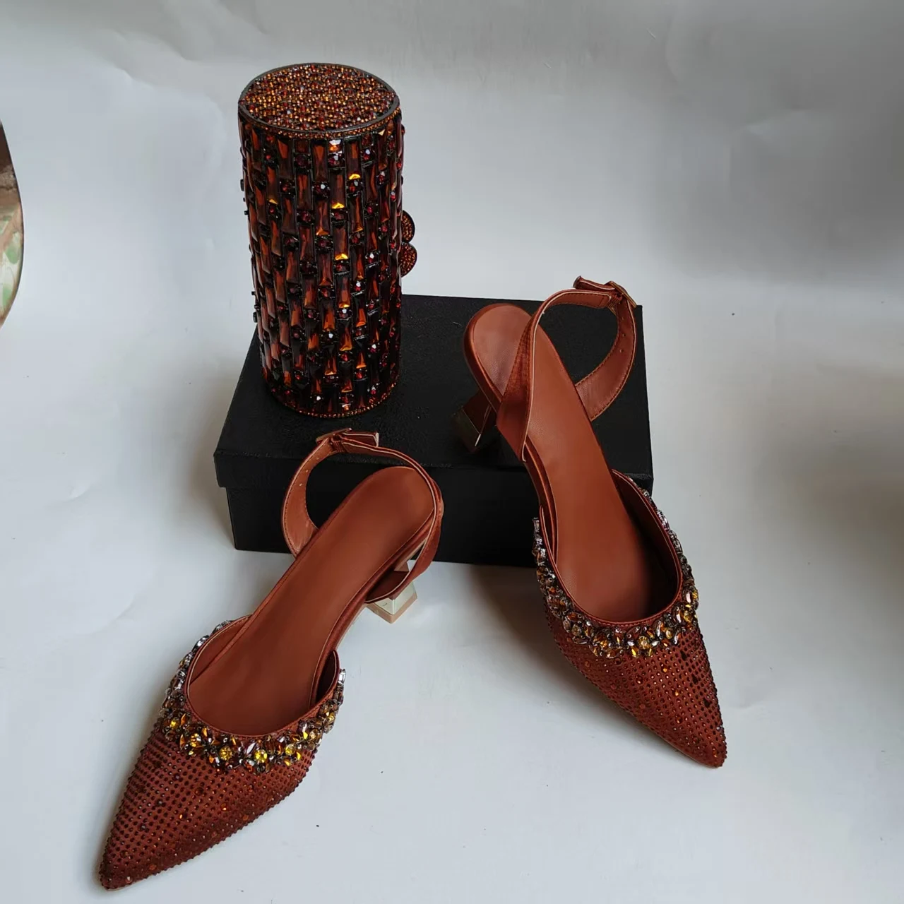 LNATISNOVA Women Crystals Shoes and Clutch Bags Set Diamonds High-heeled Sandals Party Ladies Gems Wedge Sandals Party
LNATISNOVA Women Crystals Shoes and Clutch Bags Set Diamonds High-heeled Sandals Party Ladies Gems Wedge Sandals Party