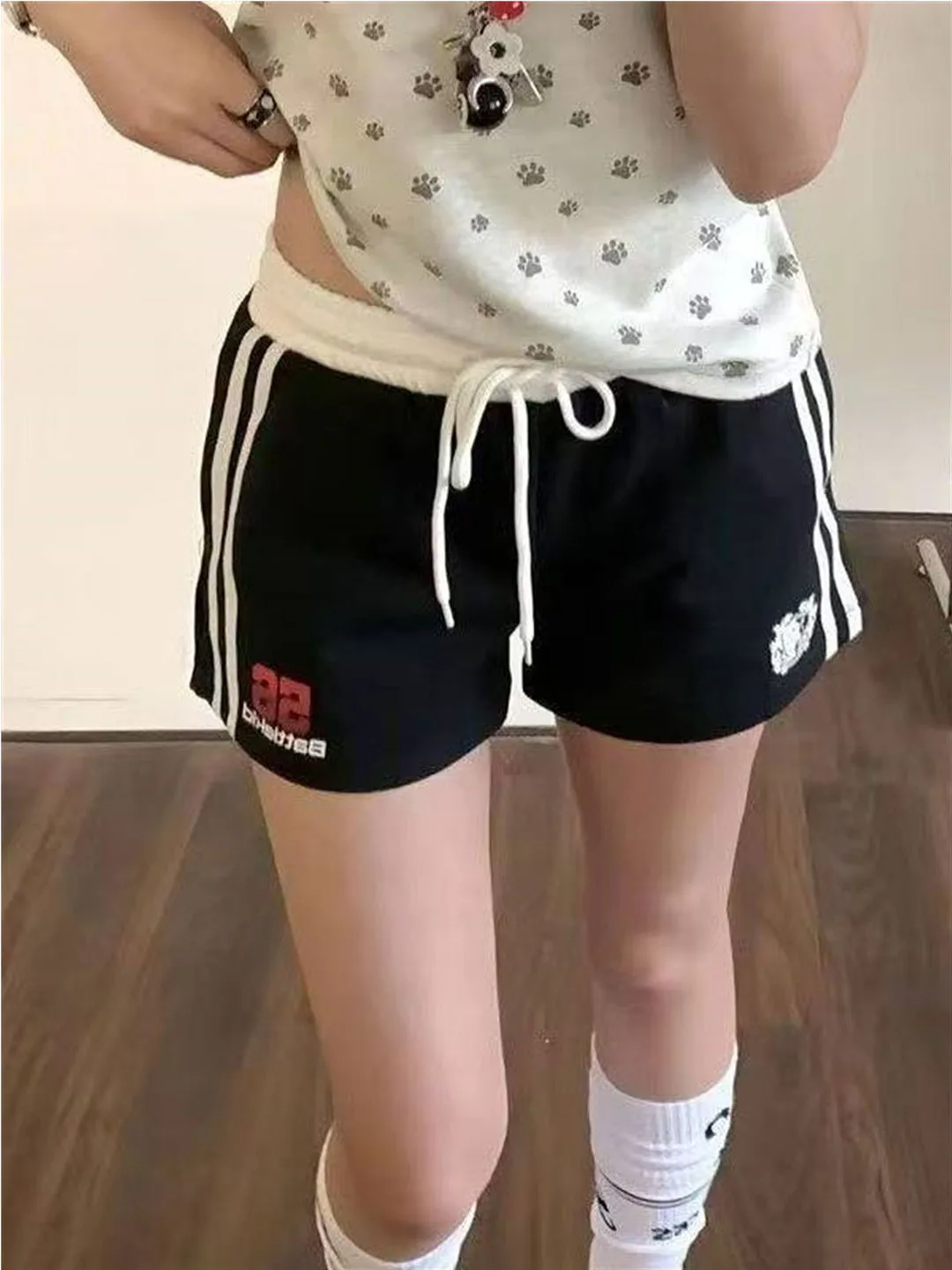 Retro American Splice Fashion Trend Summer New Wide Leg Sport Casual Shorts Sexy Girl Hot Pants Commute Style Loose Fit Pocket
Retro American Splice Fashion Trend Summer New Wide Leg Sport Casual Shorts Sexy Girl Hot Pants Commute Style Loose Fit Pocket