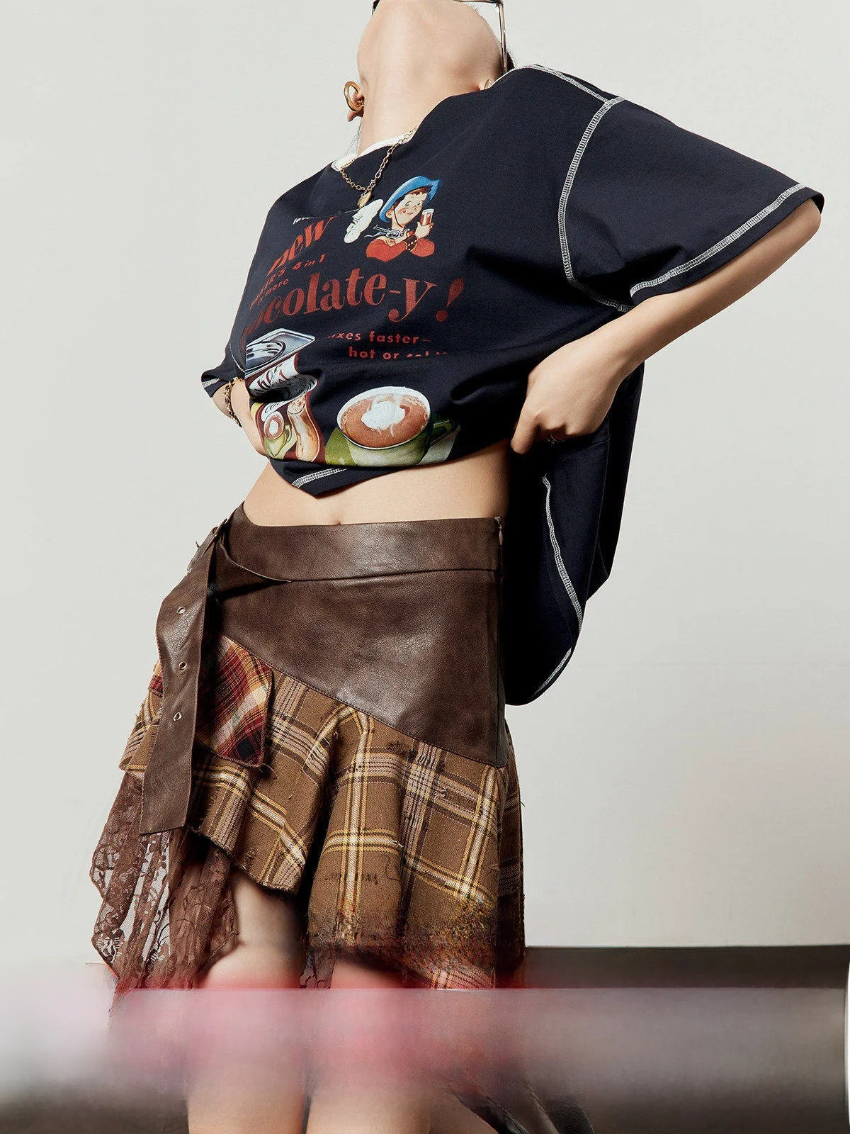 Loose ort Sve Women's T-irt Zhou Li Wu Production Royal Blue Summer New Sle Contrast Color Stitching Cartoon Print
Loose ort Sve Women's T-irt Zhou Li Wu Production Royal Blue Summer New Sle Contrast Color Stitching Cartoon Print