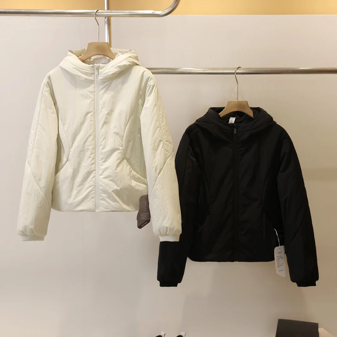 Autumn and winter women's thermal jacket hooded short jacket black and white stand-up collar jacket
Autumn and winter women's thermal jacket hooded short jacket black and white stand-up collar jacket