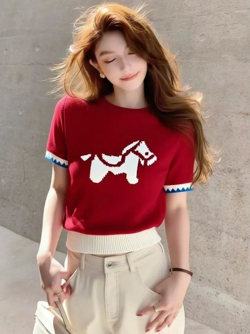Red Fashionable Knitted Short Sleeve T-Shirt Women's Base Layer Embroidery Skin-friendly Bottoming Top Citywalk Spring
Red Fashionable Knitted Short Sleeve T-Shirt Women's Base Layer Embroidery Skin-friendly Bottoming Top Citywalk Spring