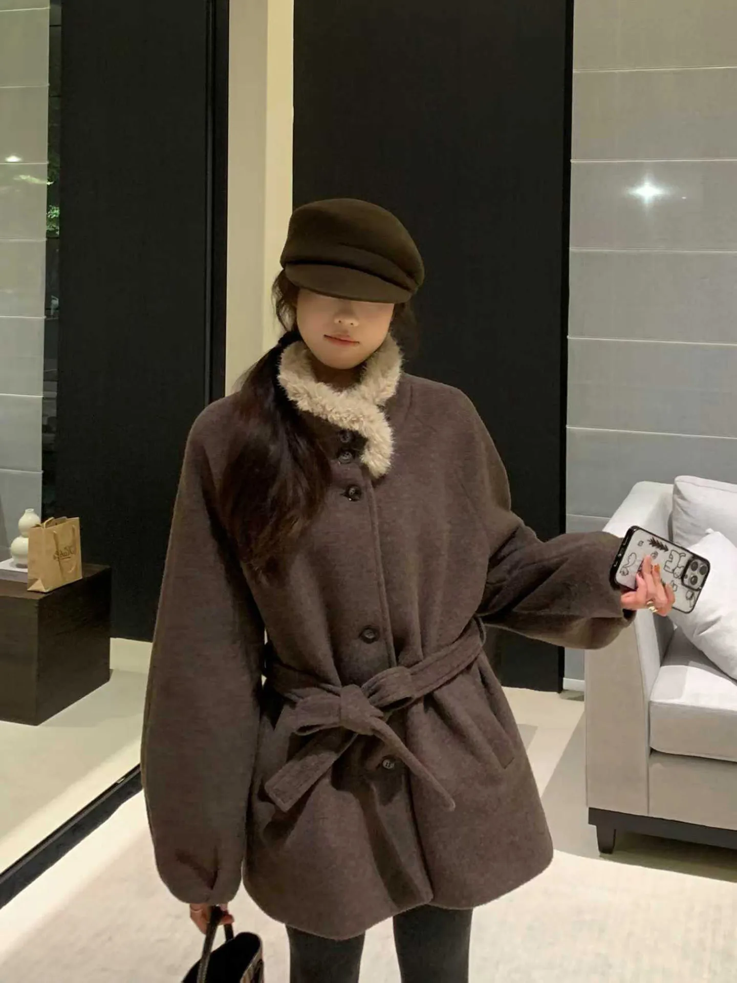 Retro Splicing Woolen Coat for Women Winter New Style Ultra Beautiful Temperament Cotton Lined Woolen Coat Casual Loose Fit
Retro Splicing Woolen Coat for Women Winter New Style Ultra Beautiful Temperament Cotton Lined Woolen Coat Casual Loose Fit