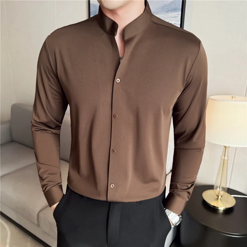Новая мужская осенне-зимняя рубашка с воротником-стойкой, бесшовная, кофейного цвета, базовая модель
Новая мужская осенне-зимняя рубашка с воротником-стойкой, бесшовная, кофейного цвета, базовая модель