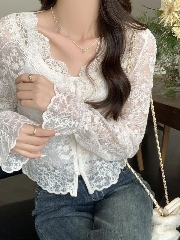 Fashionable Lace Shirt Women's Casual V-neck Slimming Base Layer Inner Wear Top Unique Spring New Style Bell Sleeve Long Shirt
Fashionable Lace Shirt Women's Casual V-neck Slimming Base Layer Inner Wear Top Unique Spring New Style Bell Sleeve Long Shirt