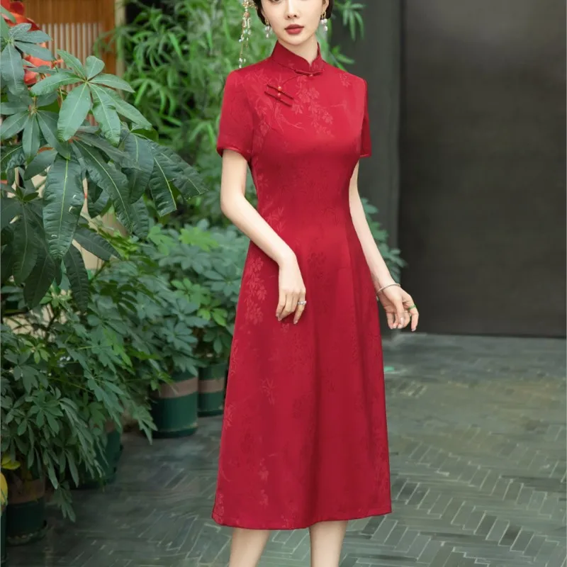 Женский длинный облегающий шелковый Cheongsam средней длины для повседневной одежды
Женский длинный облегающий шелковый Cheongsam средней длины для повседневной одежды