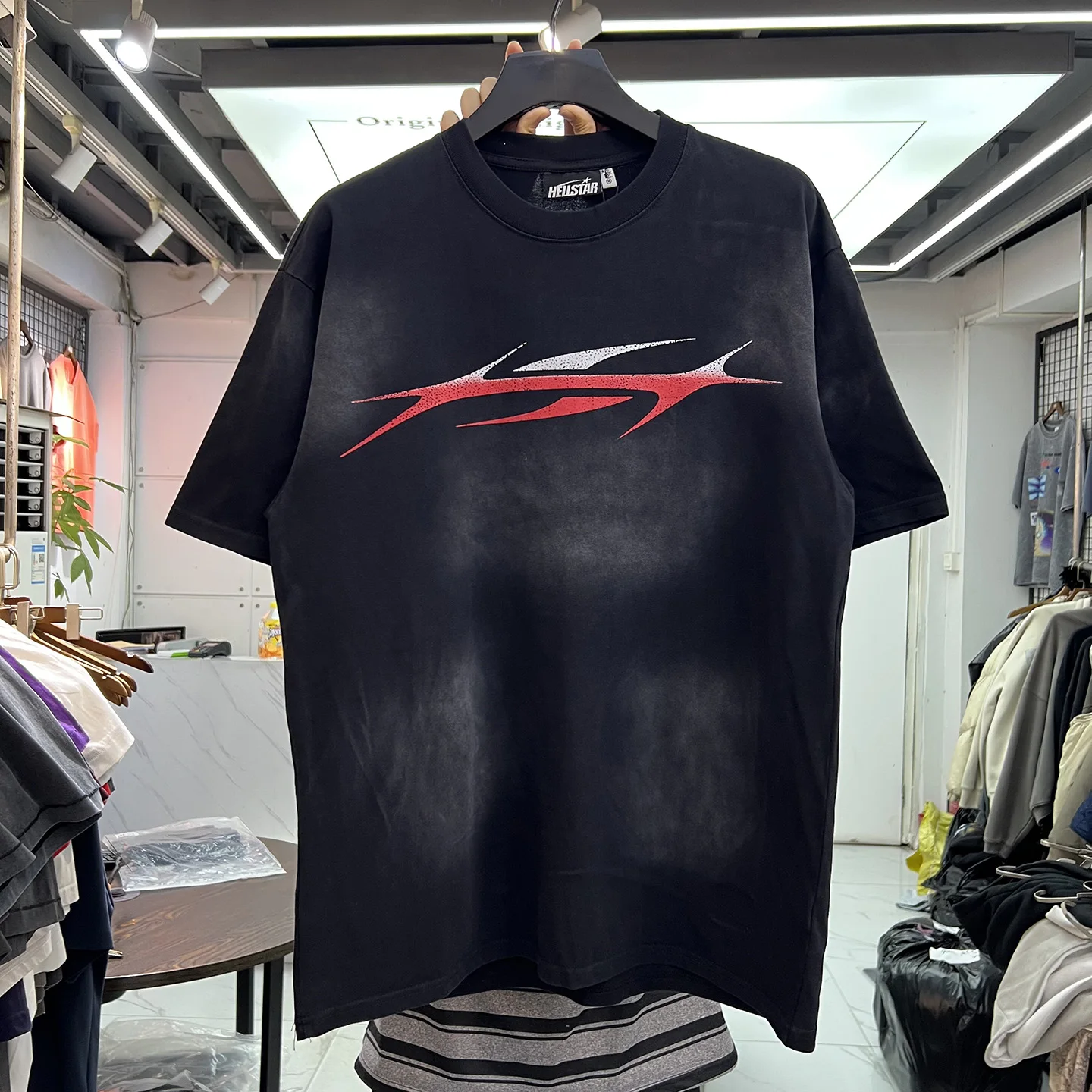 Retro American Streetwear Vintage Washed T-Shirt Short Sleeve Printed Casual Loose Fit Men Women Summer Comfortable Breathabl...
Retro American Streetwear Vintage Washed T-Shirt Short Sleeve Printed Casual Loose Fit Men Women Summer Comfortable Breathabl...