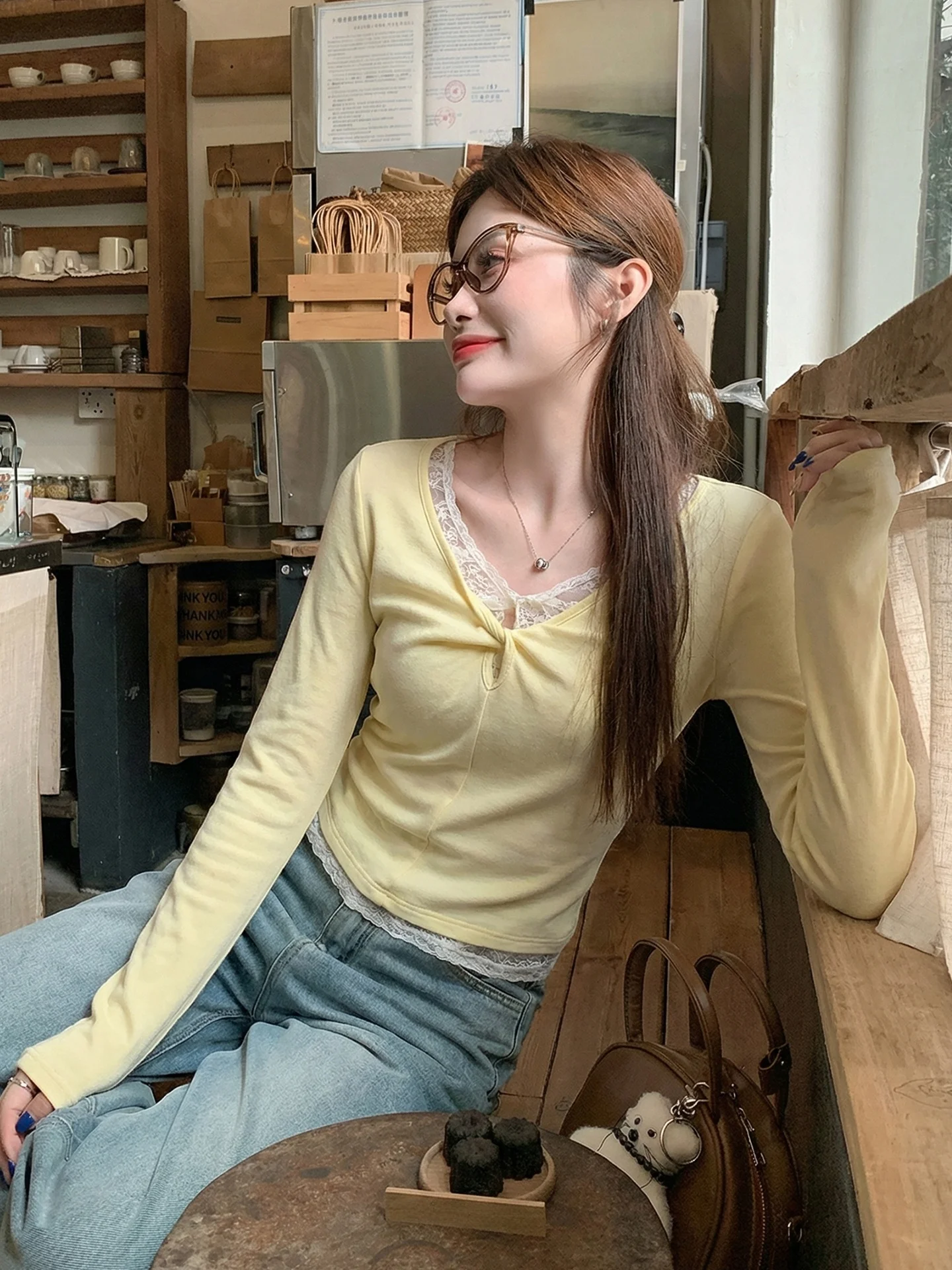 Уникальная корейская женская футболка с длинным рукавом, V-образным вырезом, кружевными вставками и эффектом двухслойности, желтая, модный весенний топ
Уникальная корейская женская футболка с длинным рукавом, V-образным вырезом, кружевными вставками и эффектом двухслойности, желтая, модный весенний топ