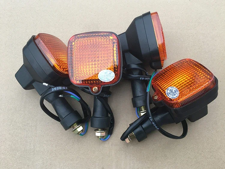 Motorcycle accessories CG125 ZJ125 turn signal direction light motorcycle signal light assembly
Motorcycle accessories CG125 ZJ125 turn signal direction light motorcycle signal light assembly