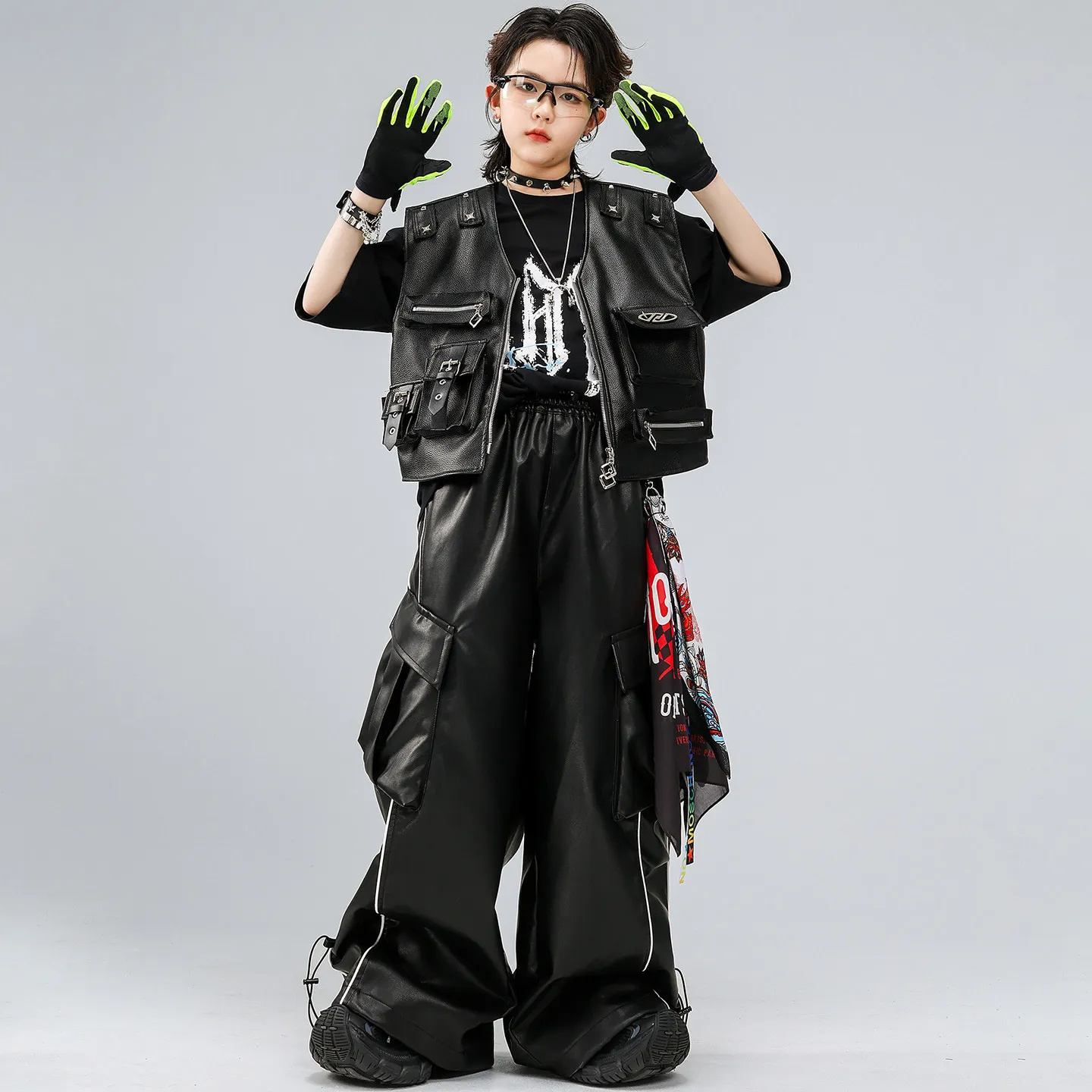 Kid Kpop Hip Hop Clothing Black PU Leather Sleeveless Jacket Vest Striped Cargo Pants for Girl Boy Street Dance Costume Clothes
Kid Kpop Hip Hop Clothing Black PU Leather Sleeveless Jacket Vest Striped Cargo Pants for Girl Boy Street Dance Costume Clothes