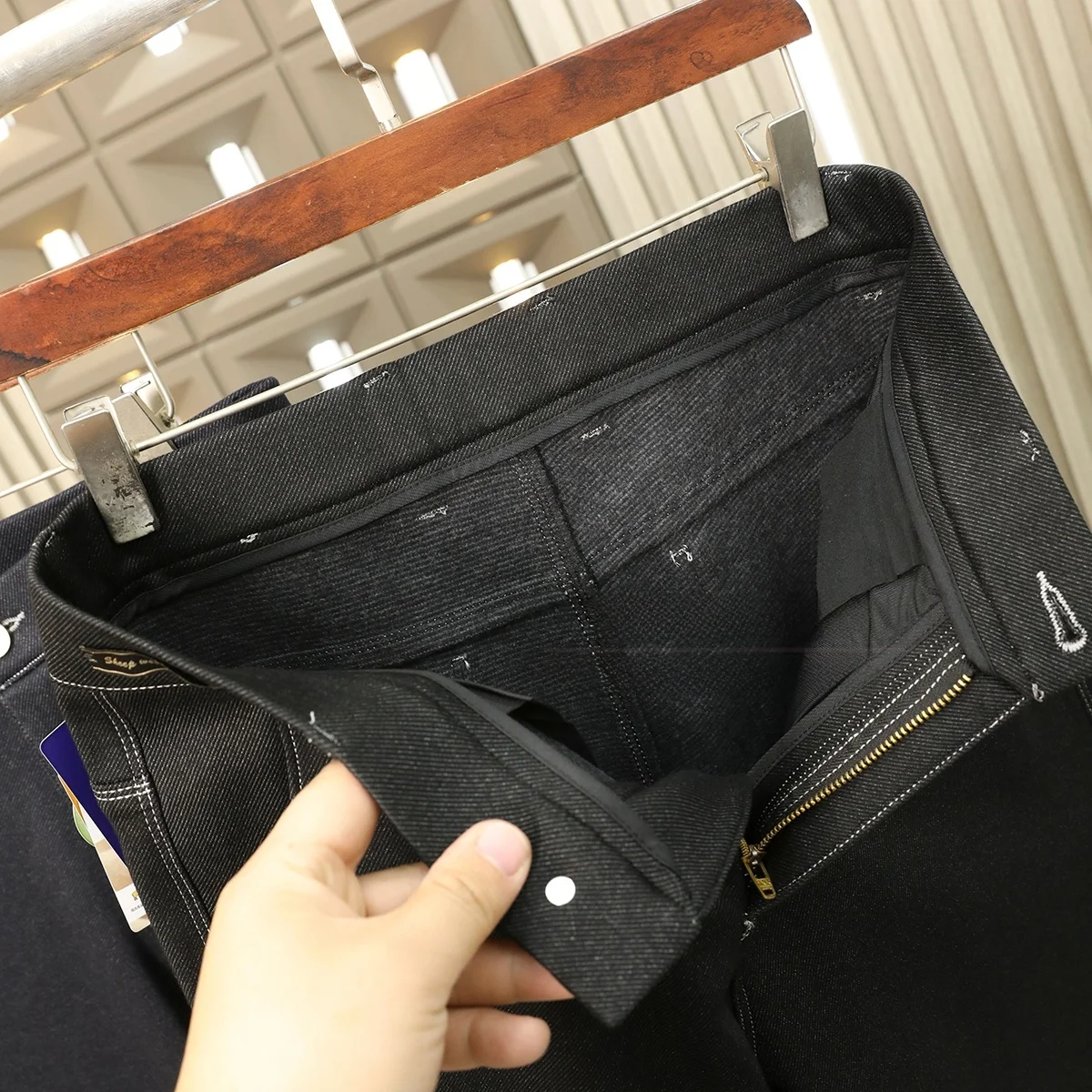 Мужские зимние брюки из высококачественной шерстяной смеси с лиоцеллом, на флисовой подкладке, повседневные, модные, прямого кроя, со средней посадкой
Мужские зимние брюки из высококачественной шерстяной смеси с лиоцеллом, на флисовой подкладке, повседневные, модные, прямого кроя, со средней посадкой