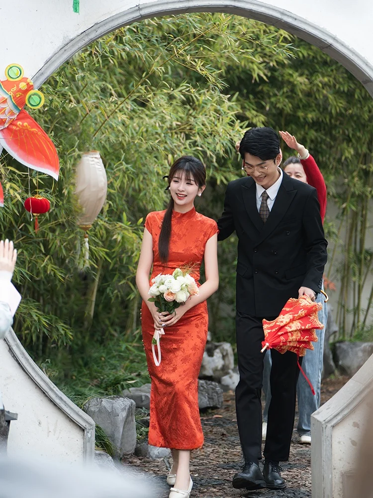 Elegant Red Wedding Dress Chinese Style New Bride Gown Short Sleeve Long Qipao for Engagement And Wedding Ceremony
Elegant Red Wedding Dress Chinese Style New Bride Gown Short Sleeve Long Qipao for Engagement And Wedding Ceremony