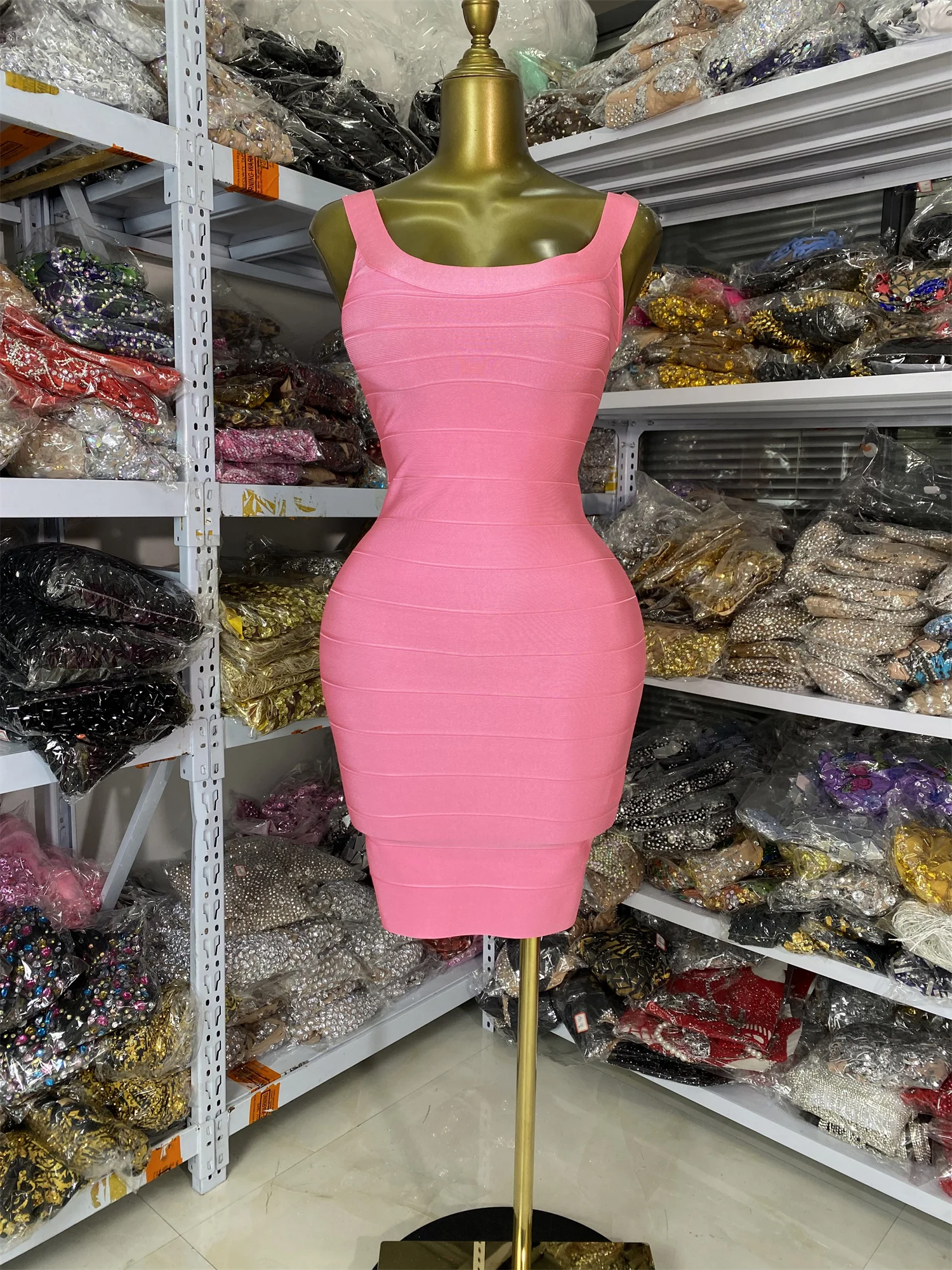 Factory Wholesale Bandage Dress Women Pink Sleeveless O Neck Stripe Bodycon Mini Knitted High Street Evening Party Guest Dress
Factory Wholesale Bandage Dress Women Pink Sleeveless O Neck Stripe Bodycon Mini Knitted High Street Evening Party Guest Dress