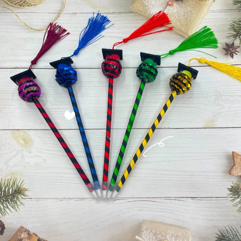 Graduation Season Doctoral Hat Ballpoint Pen Novel Striped Pen Holder Student Writing Pen Business Gift School Cool Supplies
Graduation Season Doctoral Hat Ballpoint Pen Novel Striped Pen Holder Student Writing Pen Business Gift School Cool Supplies
