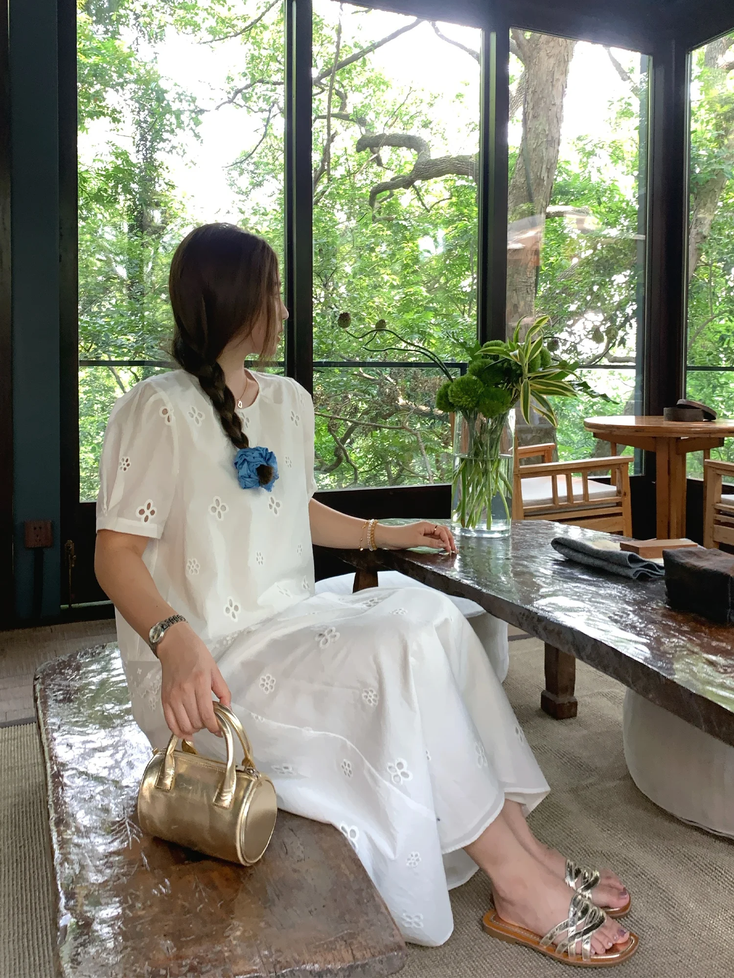 Летний комплект NAZ: топ с вышивкой и кружевной отделкой и длинная юбка с высокой талией для женщин, модный повседневный стиль
Летний комплект NAZ: топ с вышивкой и кружевной отделкой и длинная юбка с высокой талией для женщин, модный повседневный стиль