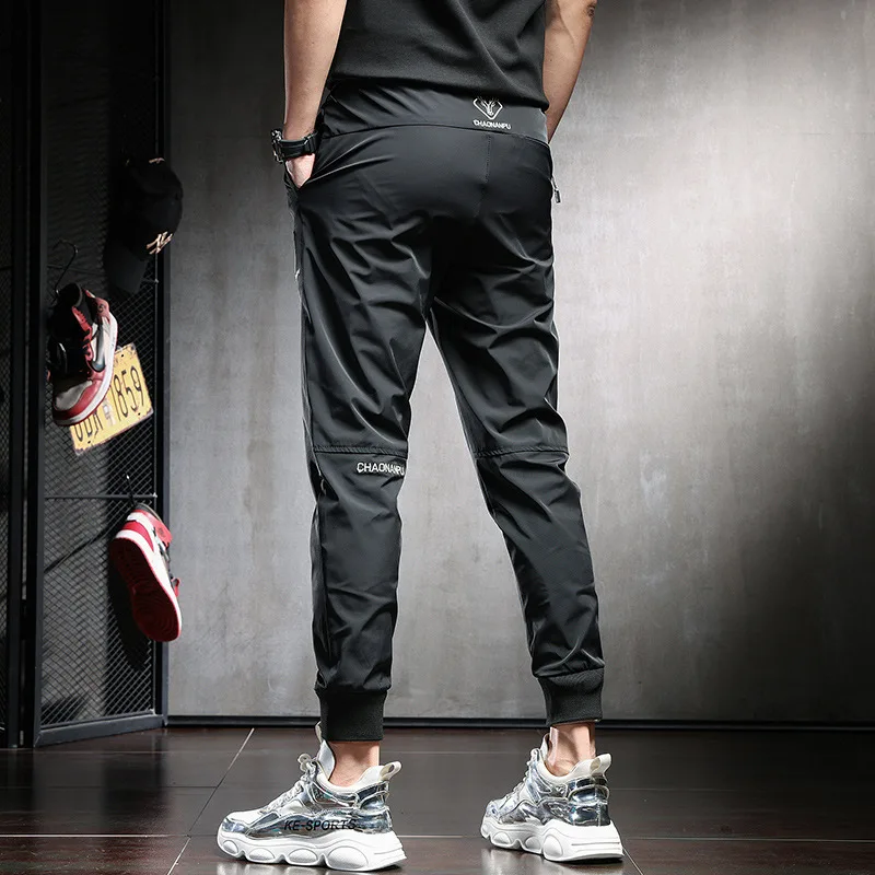 2025 Высококачественные мужские повседневные брюки, летние тонкие дышащие брюки из ледяного шелка для похудения, плотные, быстросохнущие, модные спортивные брюки
2025 Высококачественные мужские повседневные брюки, летние тонкие дышащие брюки из ледяного шелка для похудения, плотные, быстросохнущие, модные спортивные брюки