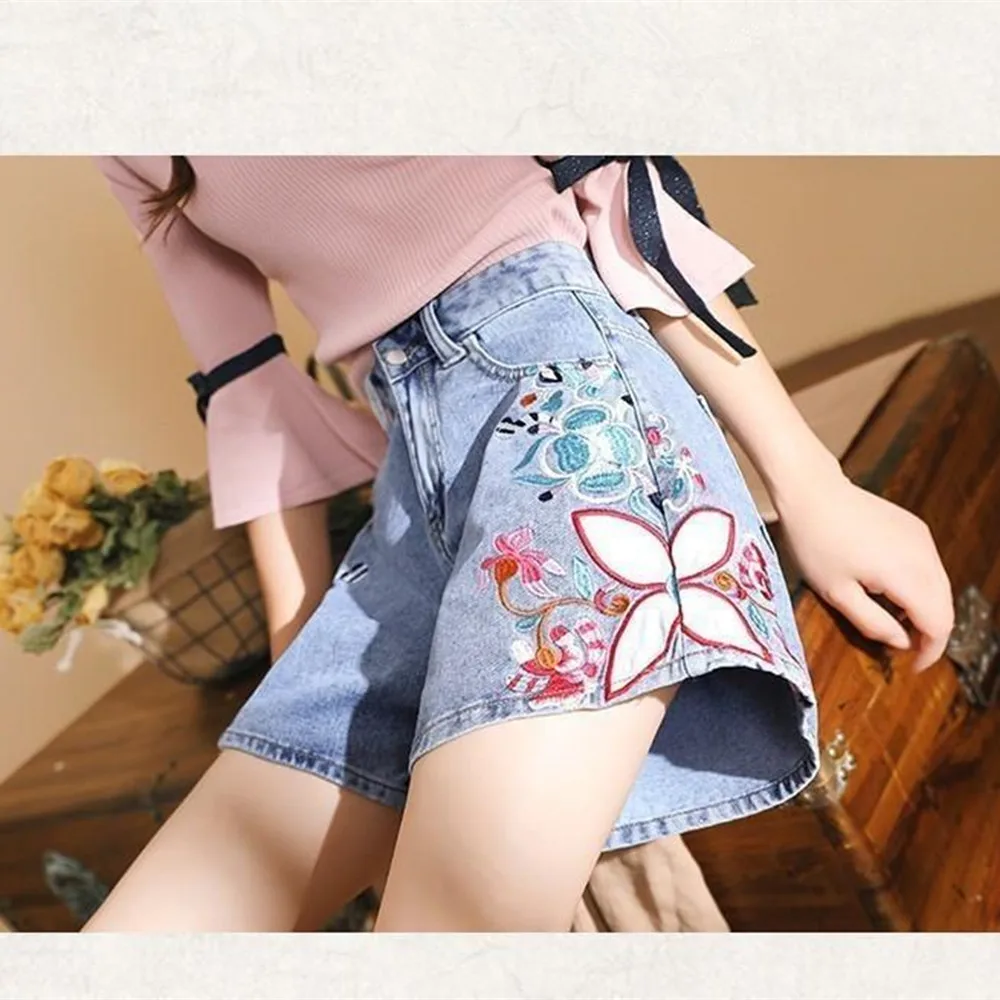Summer Chinese style flower embroidered Ladies Denim Shorts Women European Washed Hot Pants Fashion Jeans Vintage fashion
Summer Chinese style flower embroidered Ladies Denim Shorts Women European Washed Hot Pants Fashion Jeans Vintage fashion 